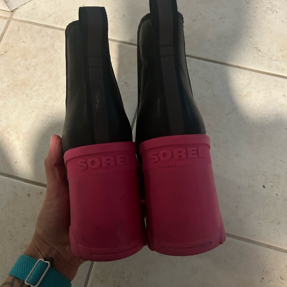 Sorel Brex Chelsea Neon Pink Boot - Picture 8 of 8
